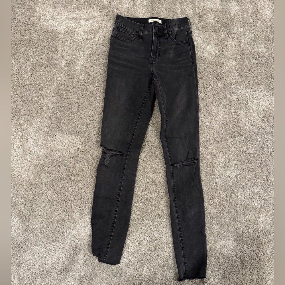 Madewell 9” High waist Skinny Jeans 
Size 26 TALL 
So cute and comfy
